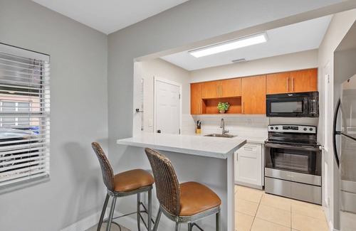 Edgewood House | Fully Renovated Tropical Oasis Near The Cruise & Airport - By Avi