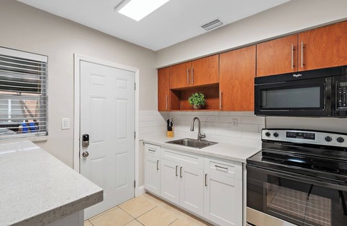Edgewood House | Fully Renovated Tropical Oasis Near The Cruise & Airport - By Avi