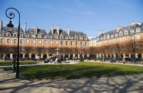Arts-et-Metiers Apartment | FULLY RENOVATED very quiet charming 2bed/2bath flat in the Marais sleeps up to 4