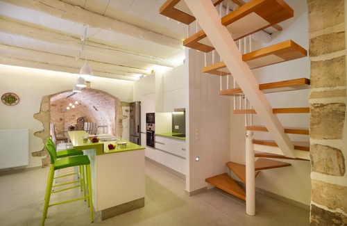 Old Town Rethymnon Villa | Fully Renovated, Walking distance to Everything, w/Heated Pool & BBQ!