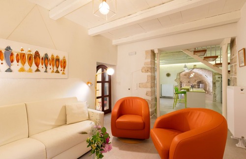 Old Town Rethymnon Villa | Fully Renovated, Walking distance to Everything, w/Heated Pool & BBQ!