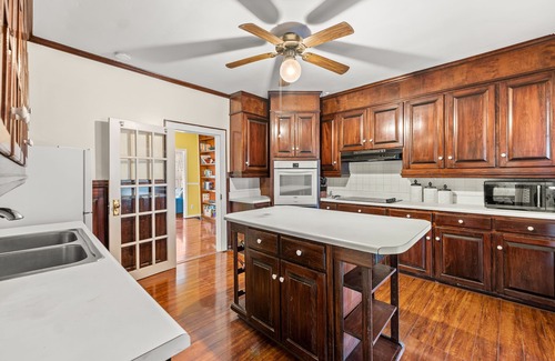 Baldwin House | Fully Restored Country Manor