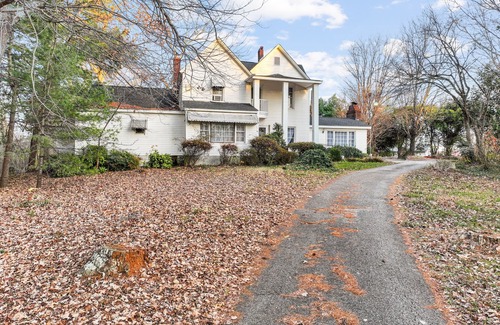 Baldwin House | Fully Restored Country Manor
