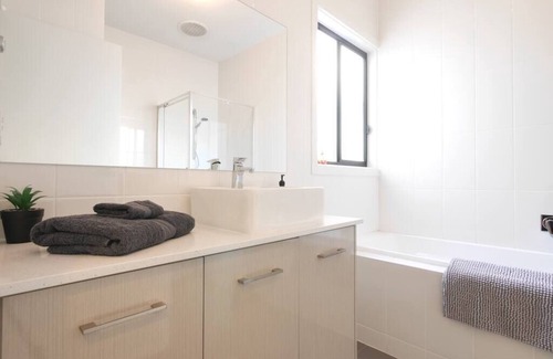 Royal Park House | Fully self contained & equipped. Modern and spacious executive townhouse living near the beach.