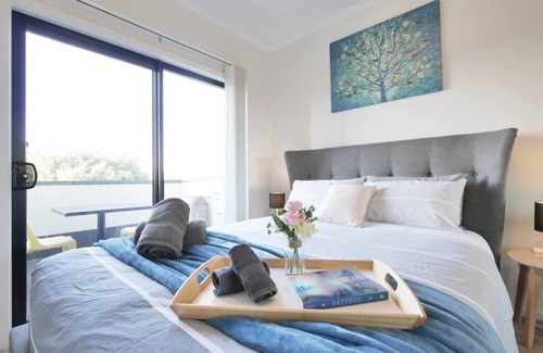 Royal Park House | Fully self contained & equipped. Modern and spacious executive townhouse living near the beach.