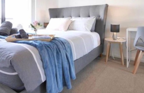 Royal Park House | Fully self contained & equipped. Modern and spacious executive townhouse living near the beach.