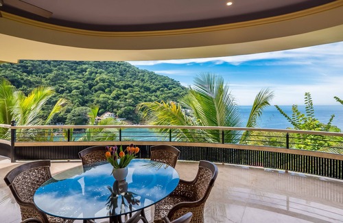 Boca de Tomatlan Villa | Fully Staffed, Beach frontage Luxury Villa