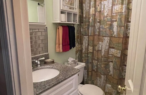 Lanier Heights Apartment | Fully Stocked 1 Bedroom Centrally Located in Adams Morgan Near Great Restaurants