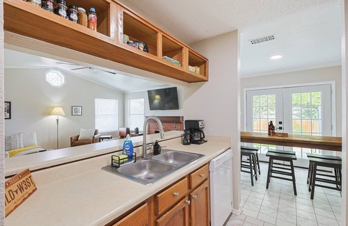 Garland House | Fully Stocked Family-Friendly Home with Games