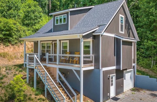 Candler House | Fully Stocked Home Hidden In The Mountains.