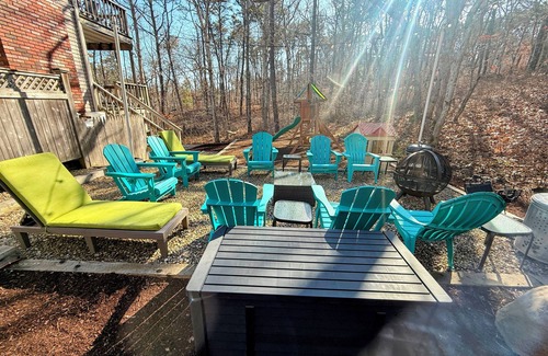 Wellfleet House | Fully updated 4BR 2.5B Patio playset & fireplaces Great location AC Linens Incl.