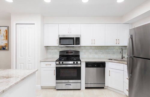 Florida Central Atlantic Coast Resort | *Fully Upgraded*GREAT 2BED SUITE RESORT ON INTERNATIONAL DRIVE NEAR SEA WORLD