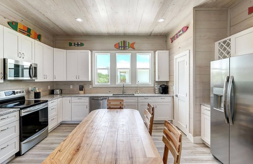 Fulton House | Fulton Breeze! Waterfront, Pool, Private Hottub, Walk to Restaurants and Pier