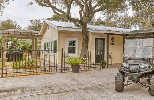 Fulton House | Fulton cottage Steps from the Bay with golf cart!