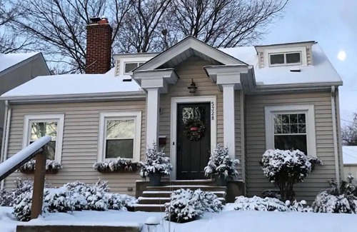 Fulton House | Fulton Retreat - Downtown Minneapolis - 50th and France!
