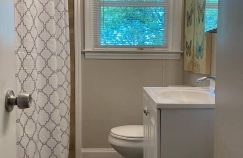 Columbus House | Fun 2 bedroom home w/office space, 14 min to Fort