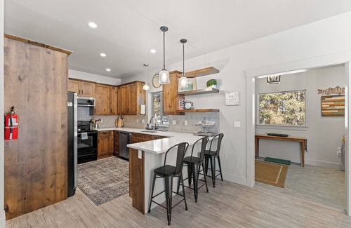 McCall House | Fun Amok - Warren Wagon Rd - WiFi - Large driveway - 4 Bedrooms with Loft