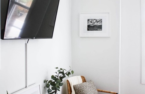 Brandon Apartment | Fun and Colourful One Bedroom