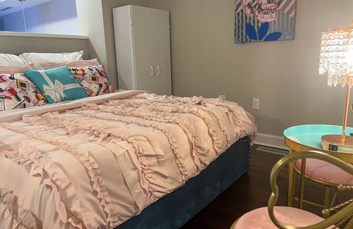 Downtown Charleston Condo | Fun and lively downtown condo - perfect for a girl's getaway!