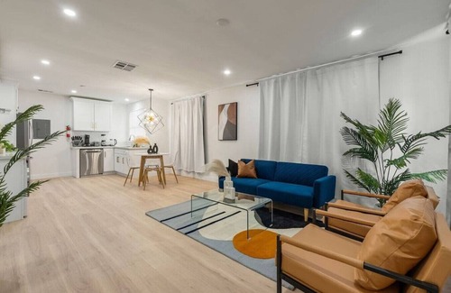 Alhambra House | Fun City Escape15mins2DowntownLA