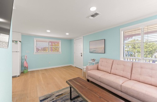 Gulf Shores Cottage | Fun cottage in a fantastic Gulf Shores location! Close to the beach!