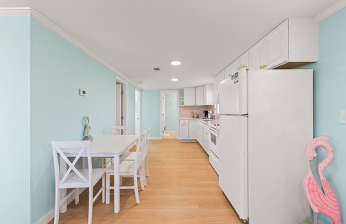 Gulf Shores Cottage | Fun cottage in a fantastic Gulf Shores location! Close to the beach!