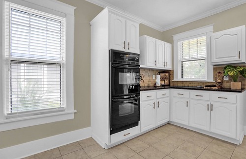 East Midtown House | Fun Cozy Memphis Getaway Close to Beale Street!