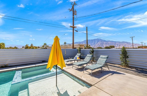Desert Hot Springs House | Fun Desert Getaway! Saltwater Pool Jacuzzi+Game room+views.Enjoy the sun longer