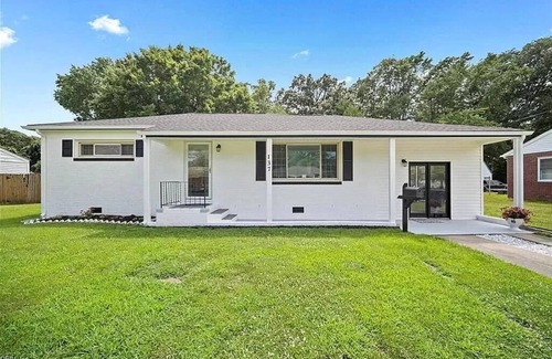 Newport News House | Fun Family and Pet Friendly 3 Bedroom Home Close to Everything