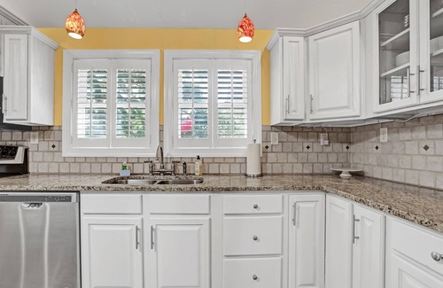 Savannah House | Fun Family Friendly, 4bd/3.5ba, Near Tybee & Savannah, Game Room, Sleeps 10