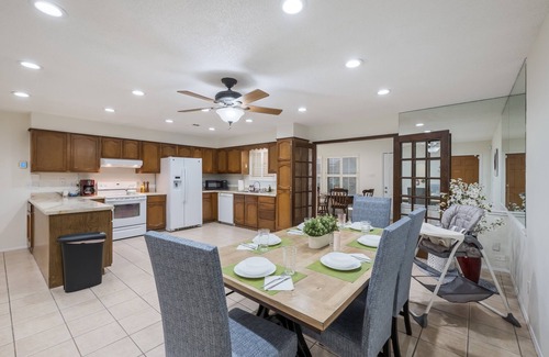 Pipers Meadow House | Fun🤩Family Getaway LacklandAFB🐬SeaWorld🚩Six Flags🚩
