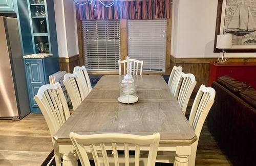 Branson Cottage | Fun Family Resort. Huge 4BDR Modern Cottage sleeps 12