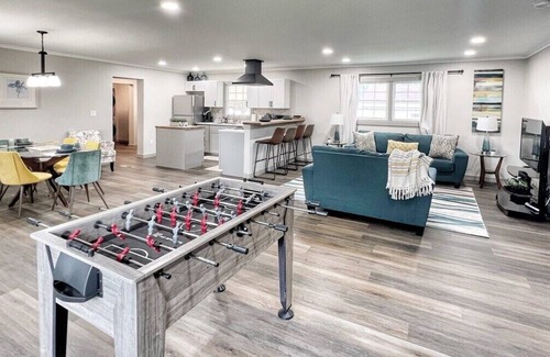 Decatur House | Fun Family Retreat w/Foosball, Arcade & Patio