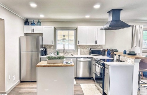 Decatur House | Fun Family Retreat w/Foosball, Arcade & Patio