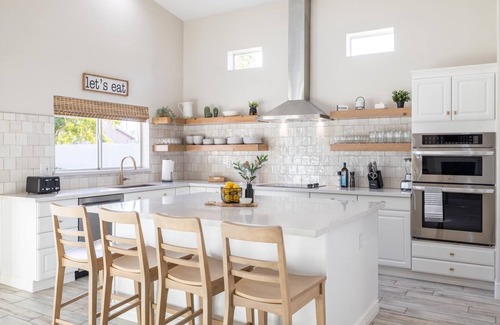 Glendale House | Fun Filled Stadium Getaway w/Heated Pool & Golf
