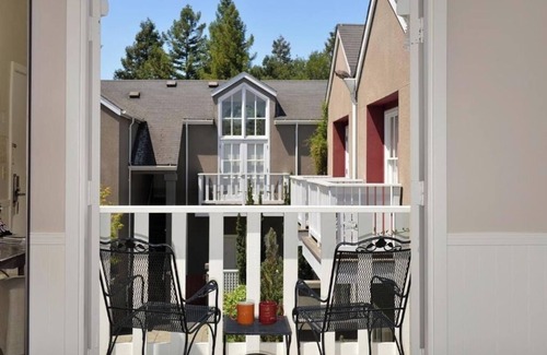 Santa Rosa Hotel | Fun-Filled Stay in Santa Rosa – Junior Suite Near Hiking, Wine Tasting + Dining