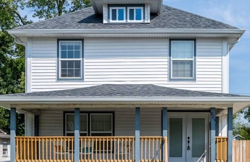 Near Eastside House | Fun for Everyone w Hot Tub, BBQ, Patio