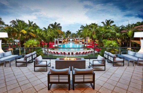 Hunt Club Resort | Fun for the Whole Family! 2 Family-Friendly Units, Near Port of Palm Beach, Pool