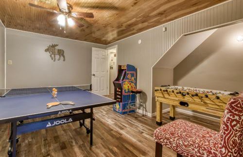 Sevierville Apartment | Fun & Games by HoneyBearCabins 2BR/1BA Sleeps 7