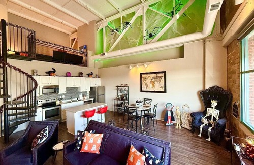 Sandusky Condo | Fun Halloween Getaway Downtown By Cedar Point Sports Force Kalahari! Halloween Vibes Enjoy A One Of A Kind Experience!