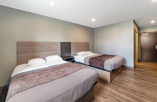 Foxboro Hotel | Fun Hideaway at Foxboro w/3 Relaxing Units, Plus FREE Breakfast & Parking!