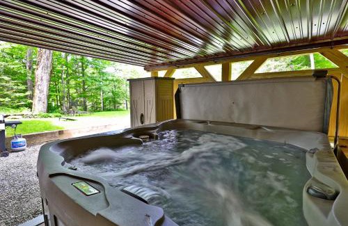 Killington House | Fun In Fun Out Ski Home - Main Floor, Renovated 3BR-2BA, Hot Tub, Close to Resort