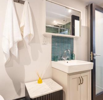 Kemptown Apartment | Fun Kemptown Stay with Games Close To Seafront