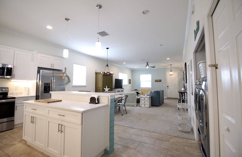 Tarpon Springs House | Fun location, walking distance to docks, new pickleball courts & near beaches