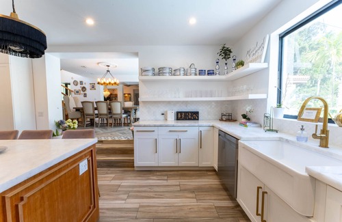 Coral Way Villa | Fun Luxury Villa W/Pool, Concierge, Yacht and Chef Services!n