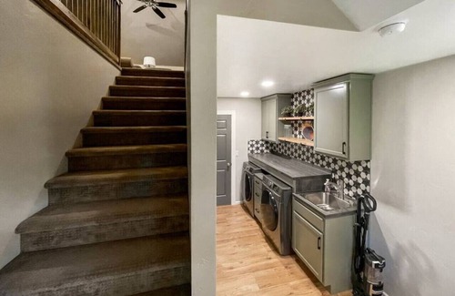 Cascade Cabin | Fun Modern Cabin Near Clear Creek Station