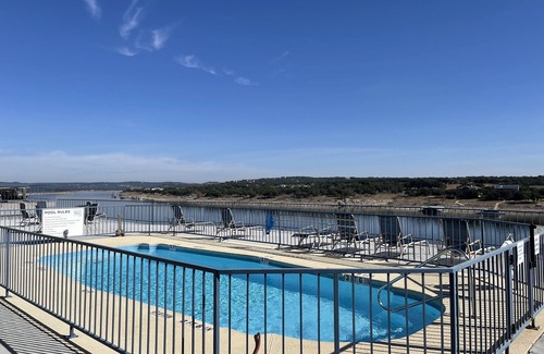 Briarcliff Condo | Fun N The Sun Lake Travis Resort 105