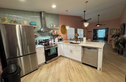 Kissimmee Condo | Fun Open-Concept 2 Bedroom/2 Bathroom Condo w/Screened Porch. 10 Min from Disney