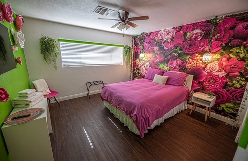 Rancho Oakey House | *FUN* POOL* GRILL*GREAT LOCATION*PRIVATE*FAMILY