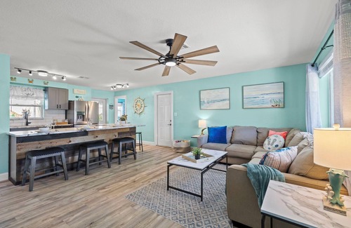 Walsingham House | FUN Pool Shuffleboard GameRoom Beach 12min Slps10